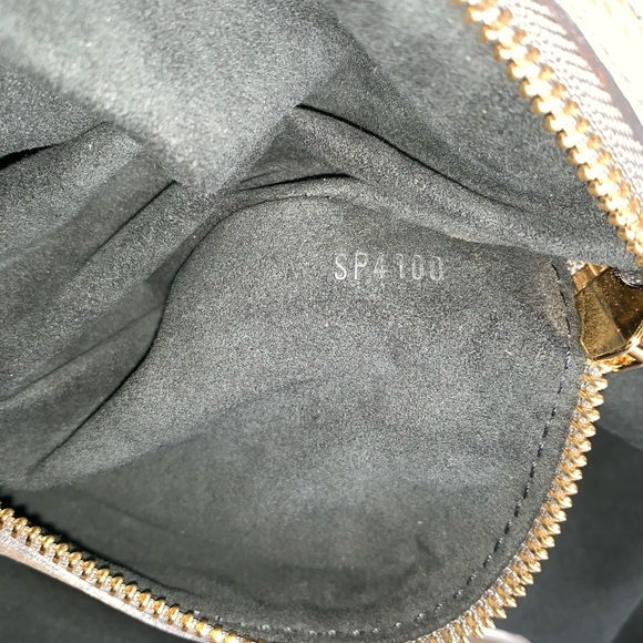 LOUIS VUITTON Mahina Bag - Picture 7 of 8